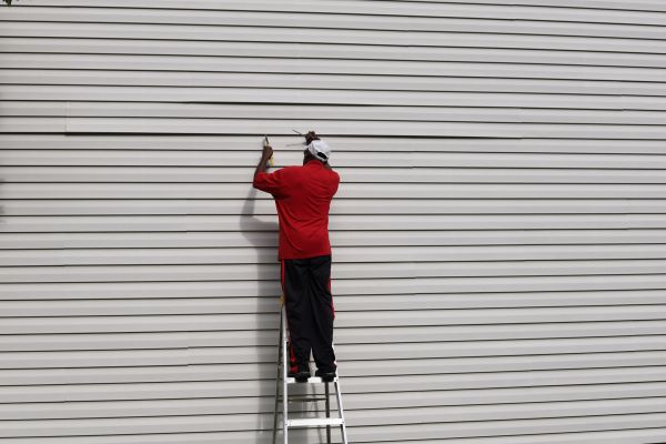 Cost of Loose Siding Repair in Topeka