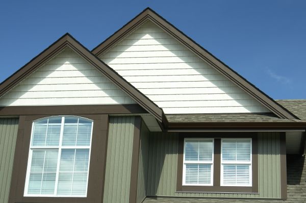 Cost of Vertical Vinyl Siding Repair in Topeka